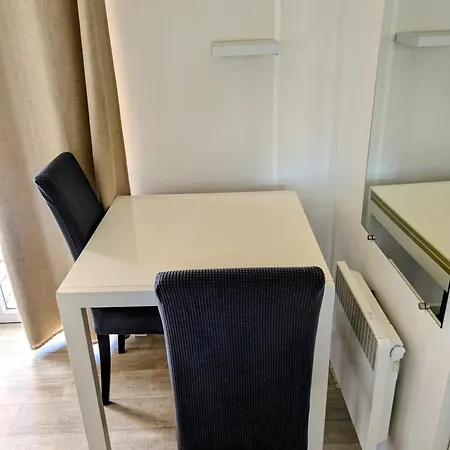 Camping Mobil 4x8m Et Terrasse 18m2 Evrunes