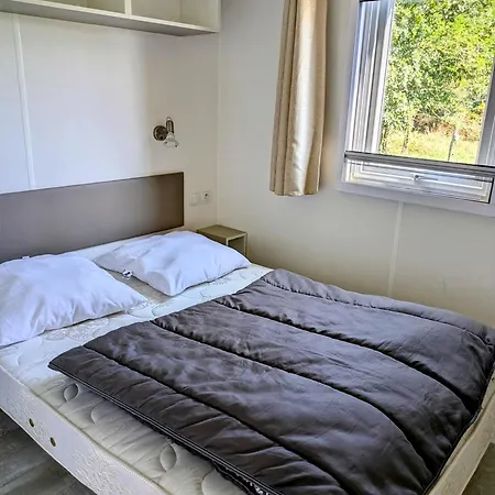 Camping Mobil 4x8m Et Terrasse 18m2 Evrunes